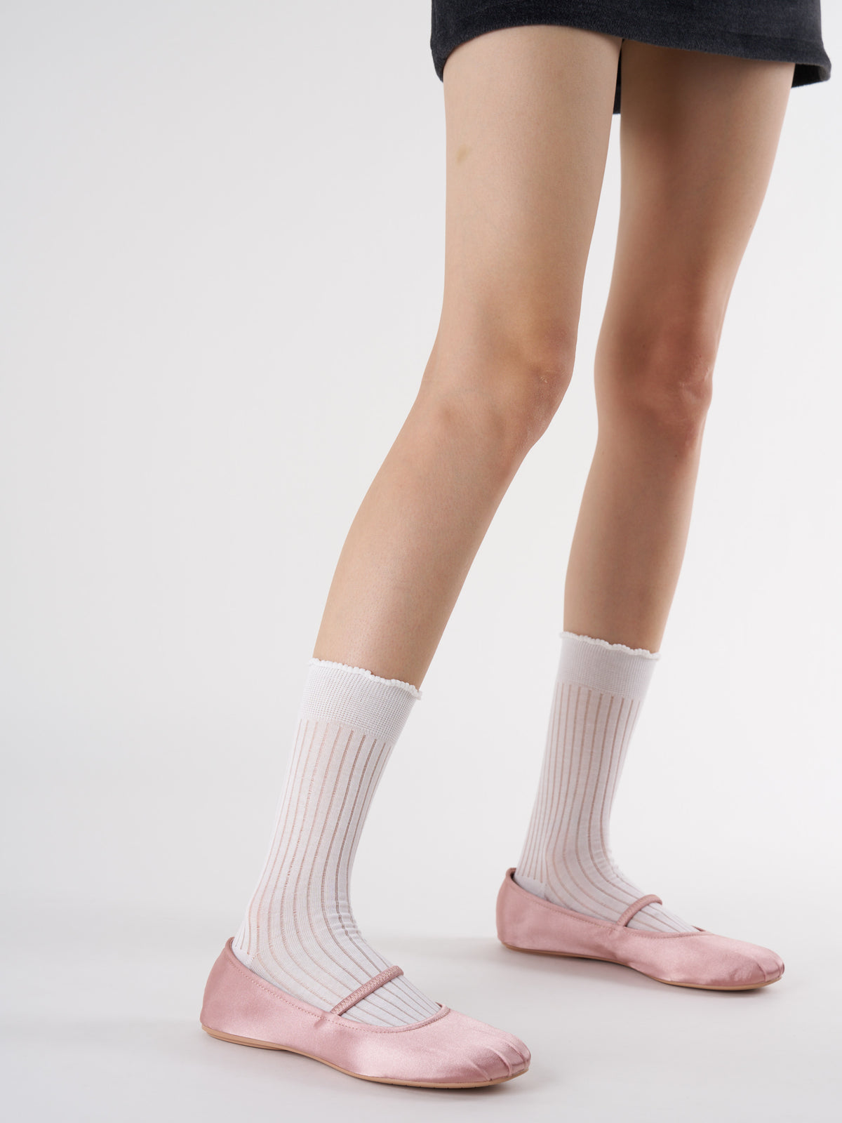 Ruffle Trim Ribbed Crew Socks