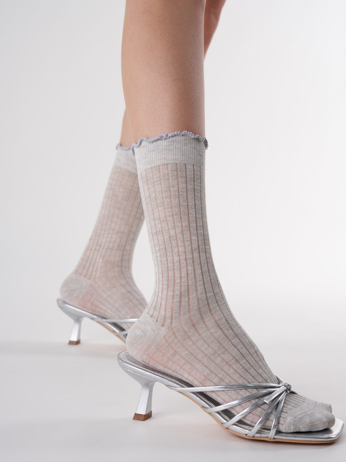Ruffle Trim Ribbed Crew Socks